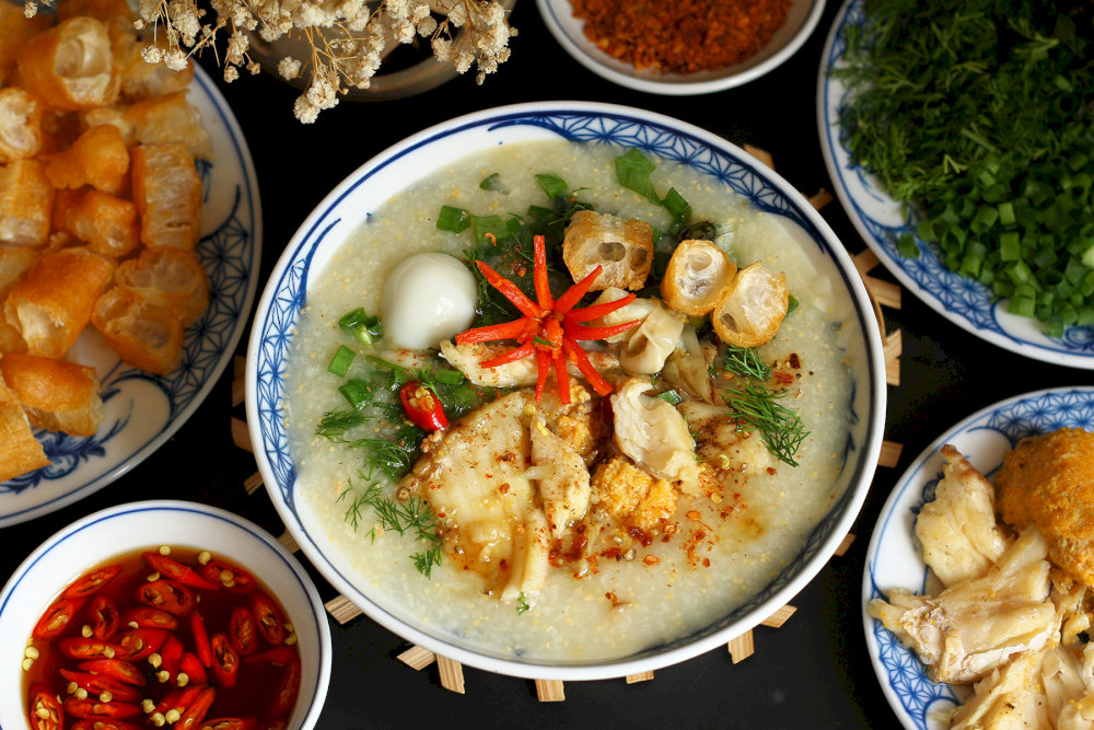 Thực khách có thể gọi thêm trứng cút 
